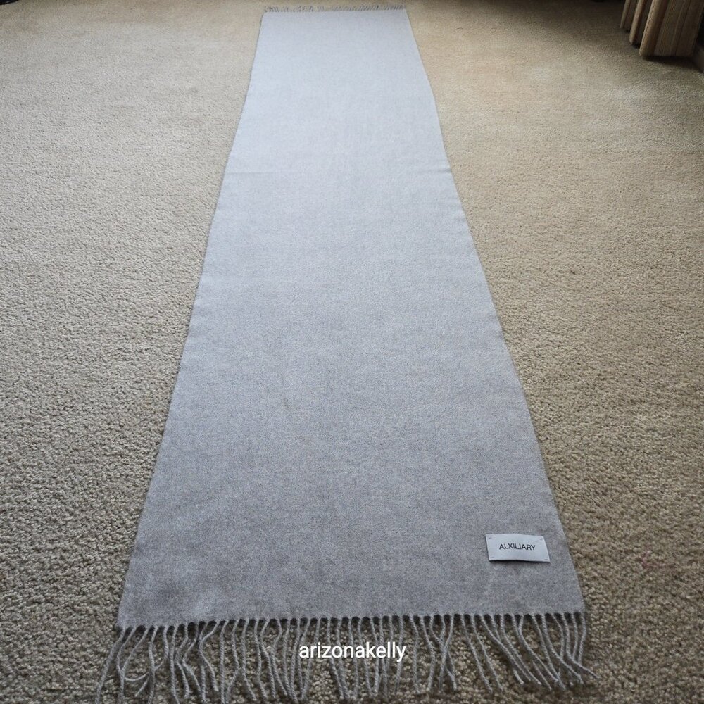NWOT Alxiliary Cashmere Scarf Light Grey Aritzia - Picture 6 of 12